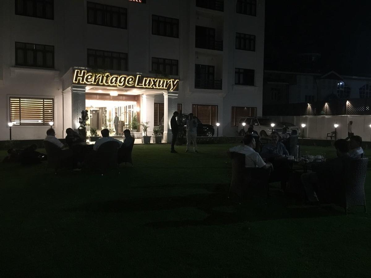 Heritage Luxury Srinagar  Bagian luar foto