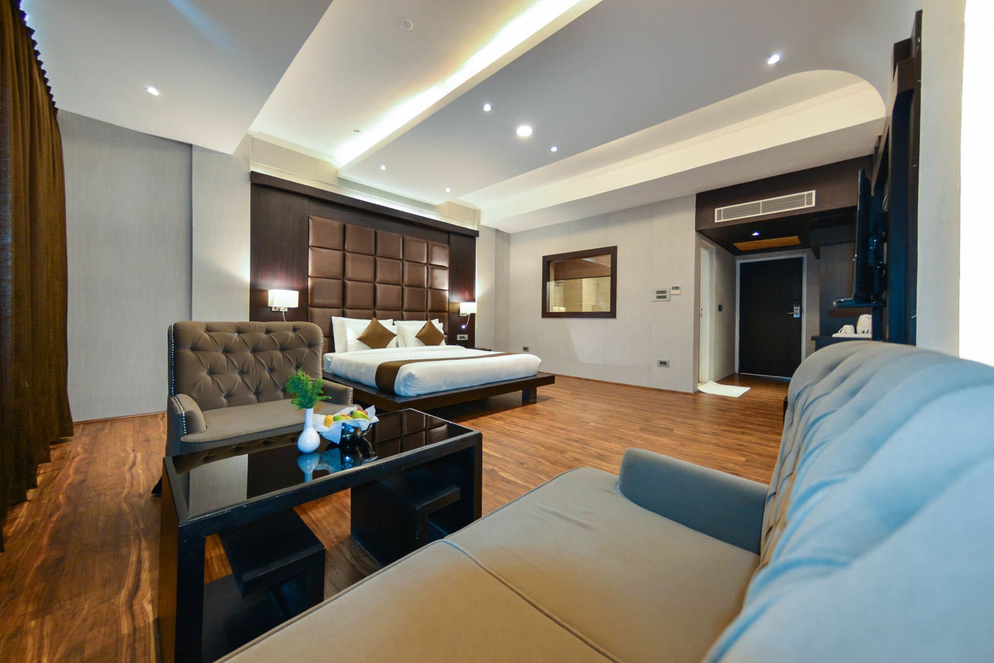 Heritage Luxury Srinagar  Bagian luar foto