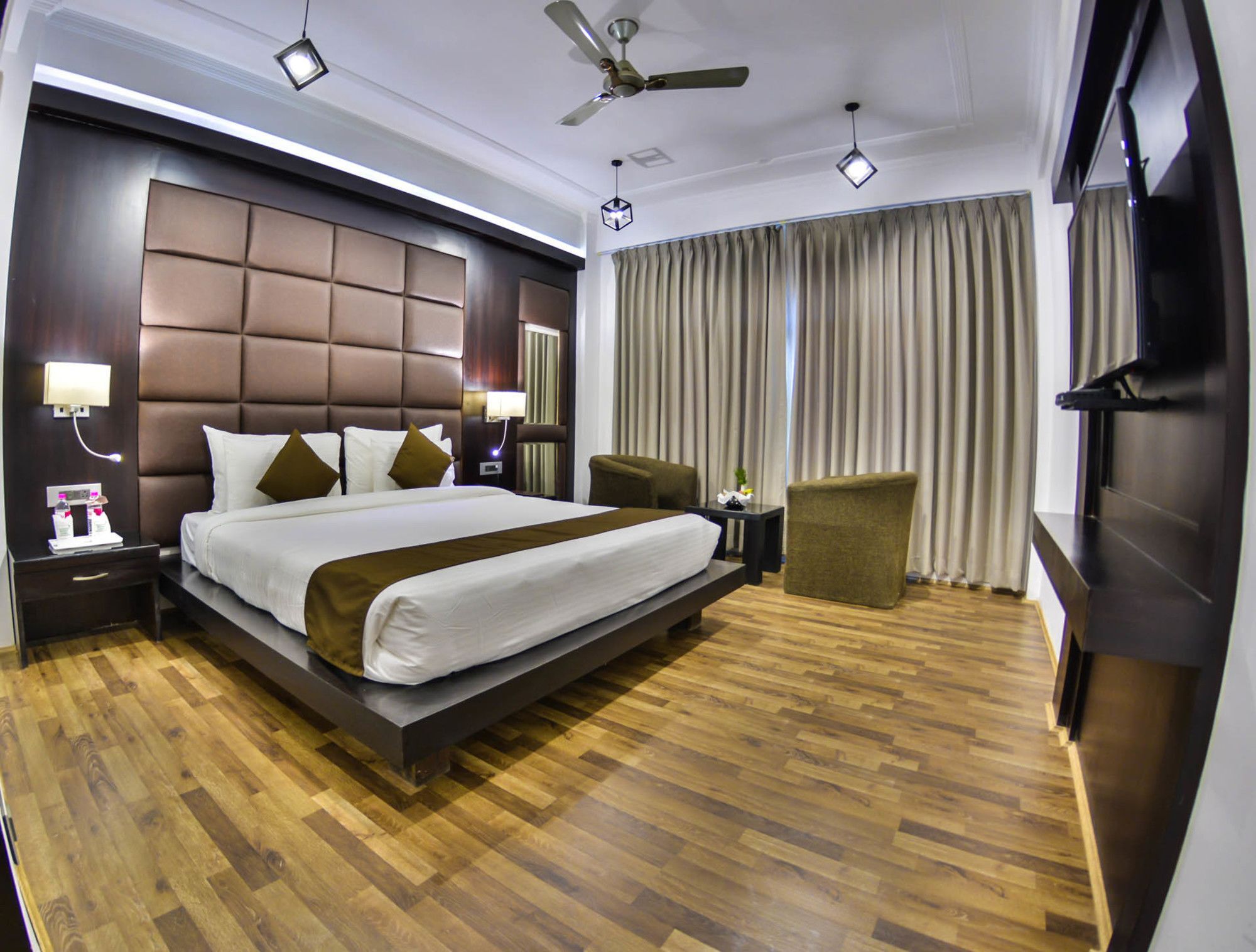Heritage Luxury Srinagar  Bagian luar foto