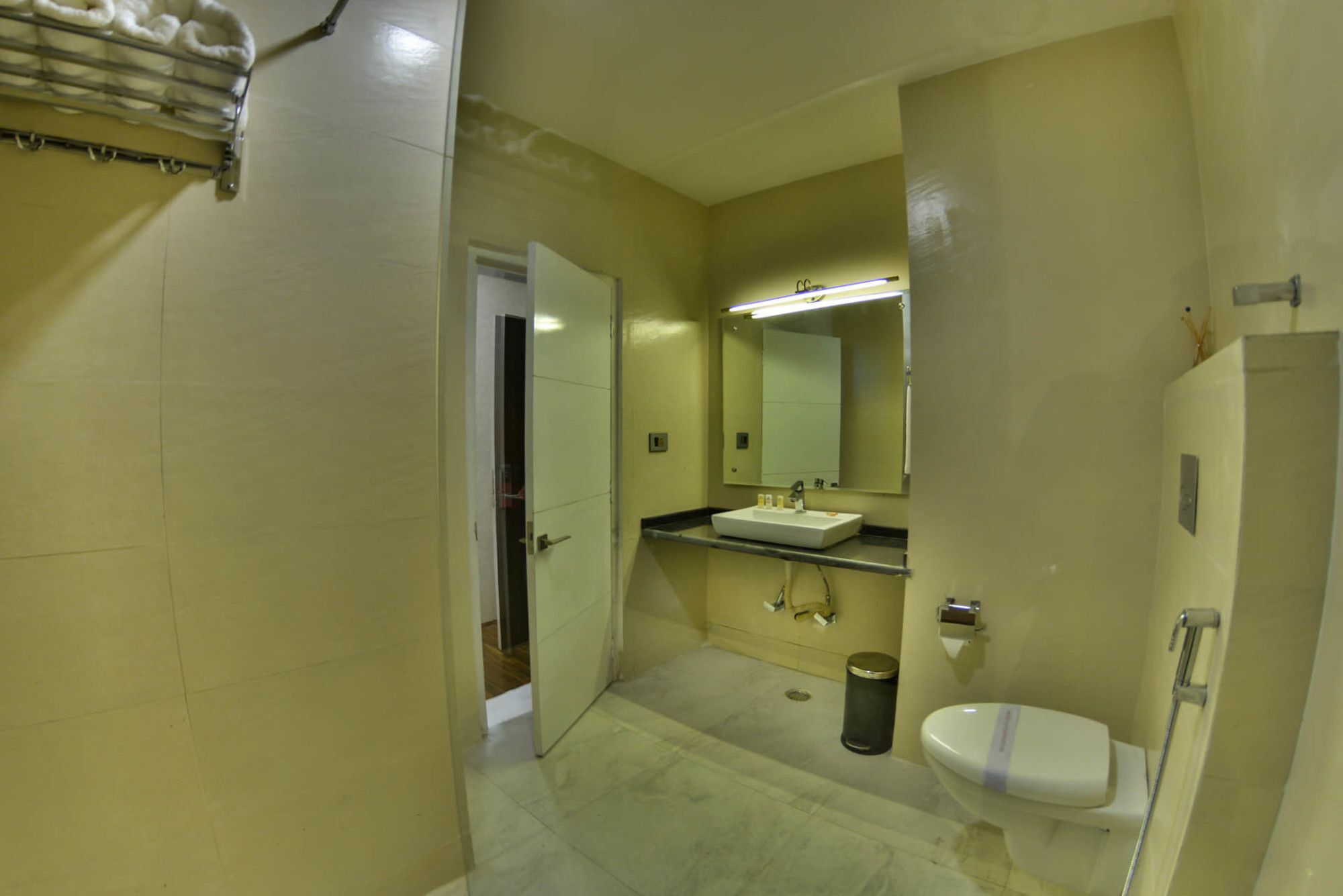Heritage Luxury Srinagar  Bagian luar foto